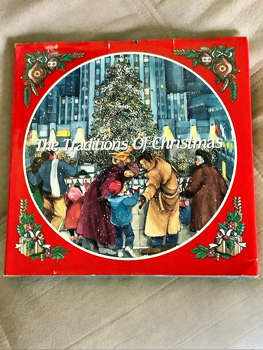 Victoria Magazine Editors for Avon The Traditions of Christmas Red & Green